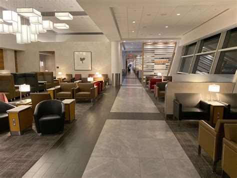 Experience Ultimate Comfort at the American Airlines Lounge for Frequent Flyers