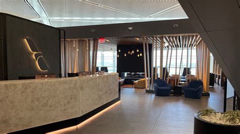 American Opens Newly Refurbished Admirals Club At Newark