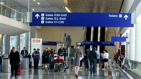 At Dallas Airport Artificial Intelligence Is Helping Reunite Travelers With Their Lost Items Cbs News