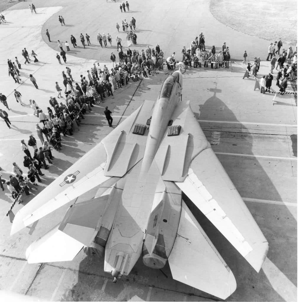Bet You Didn T Realise Just How Big An F 14 Tomcat Is R Pics