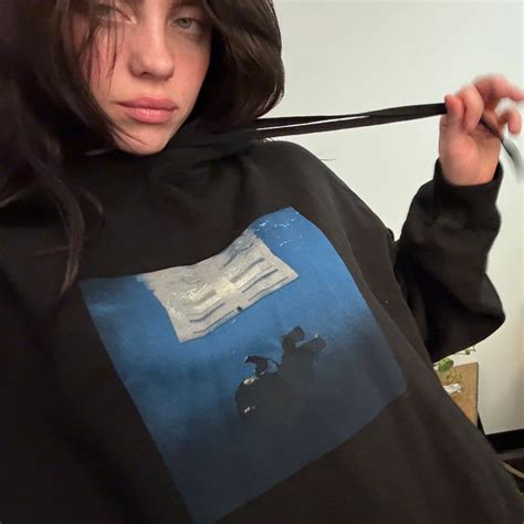 Billie Eilish Fans Destroy Her Merch Amid Queerbaiting Response Billie Eilish Fans Destroy Her Merch Amid Queerbaiting Response