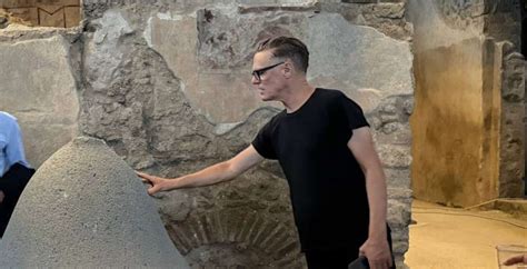 Bryan Adams Visits Pompeii I M Walking Through History Wonderful