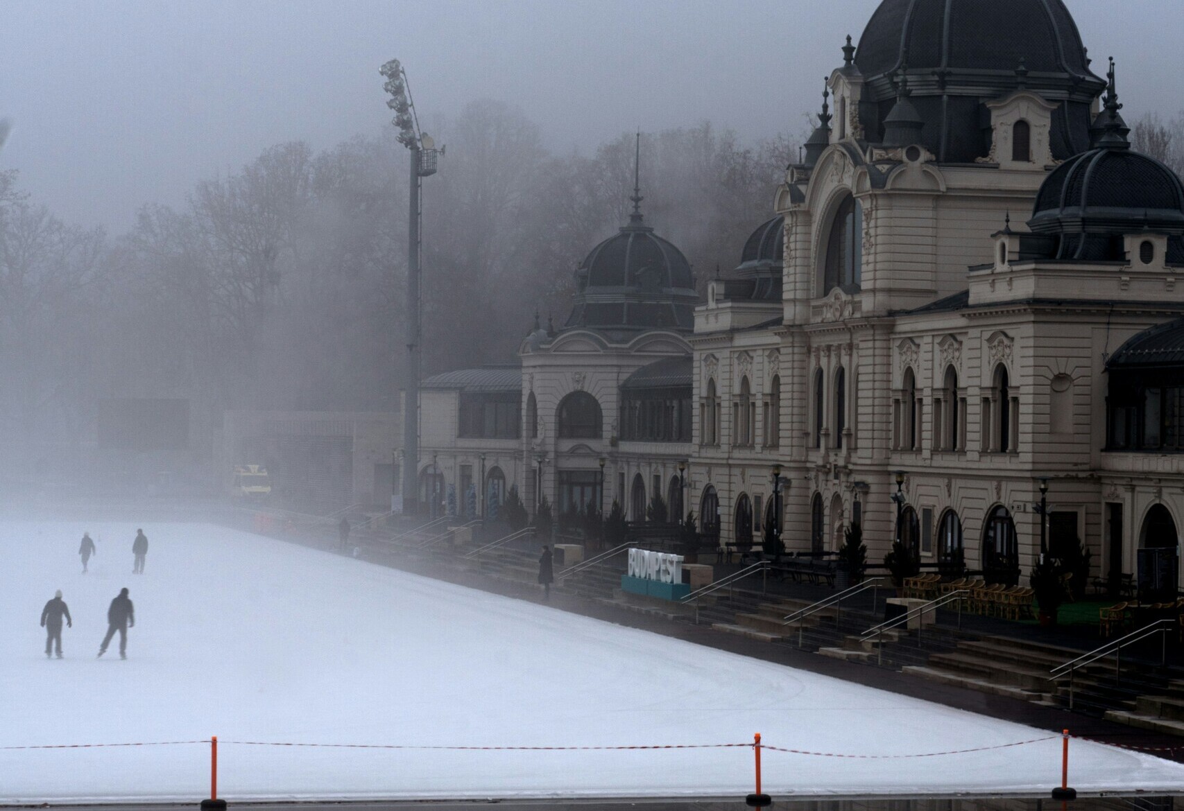 Budapest Amp 39 S Best Ice Rinks Winter Charm Mulled Wine And Active Fun Dailynewshungary