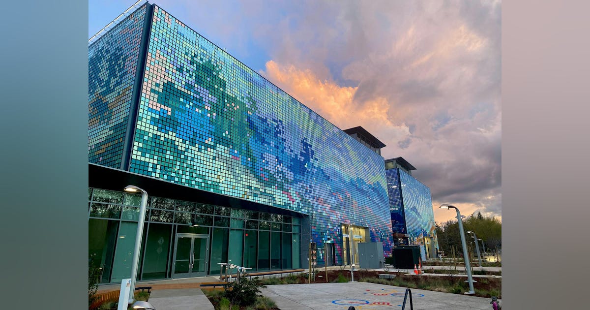 California Parking Garage Features Wind Activated Moving Mural Building Design Construction
