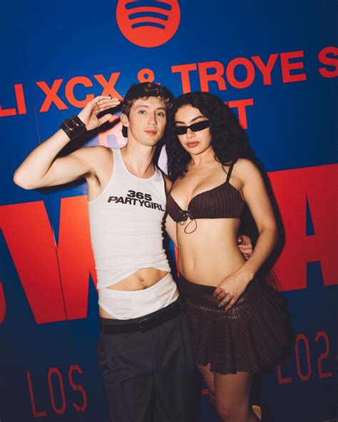 Charli Xcx And Troye Sivan Dazzle In Los Angeles Concert Review