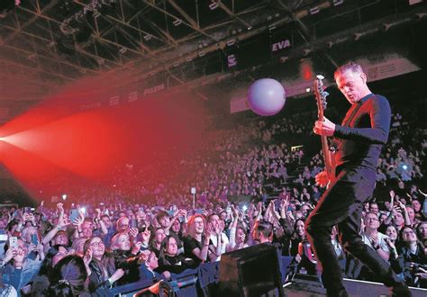 Concierto Bryan Adams: Debunking the Myth of Limited Crowd Engagement
