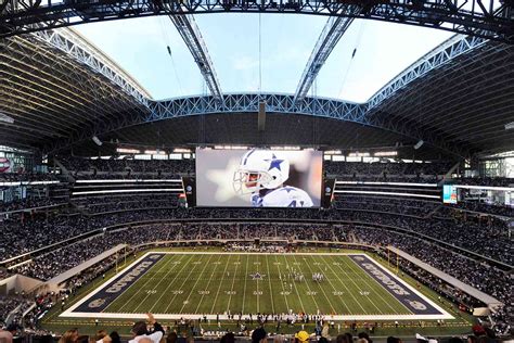 Dallas Cowboys Open Their 1 3B Stadium Roof For First Time In 2 Years And Pieces Of Metal Fall On Field Dallas Cowboys Open Their 1 3B Stadium Roof For First Time In 2 Years And Pieces Of Metal Fall On Field