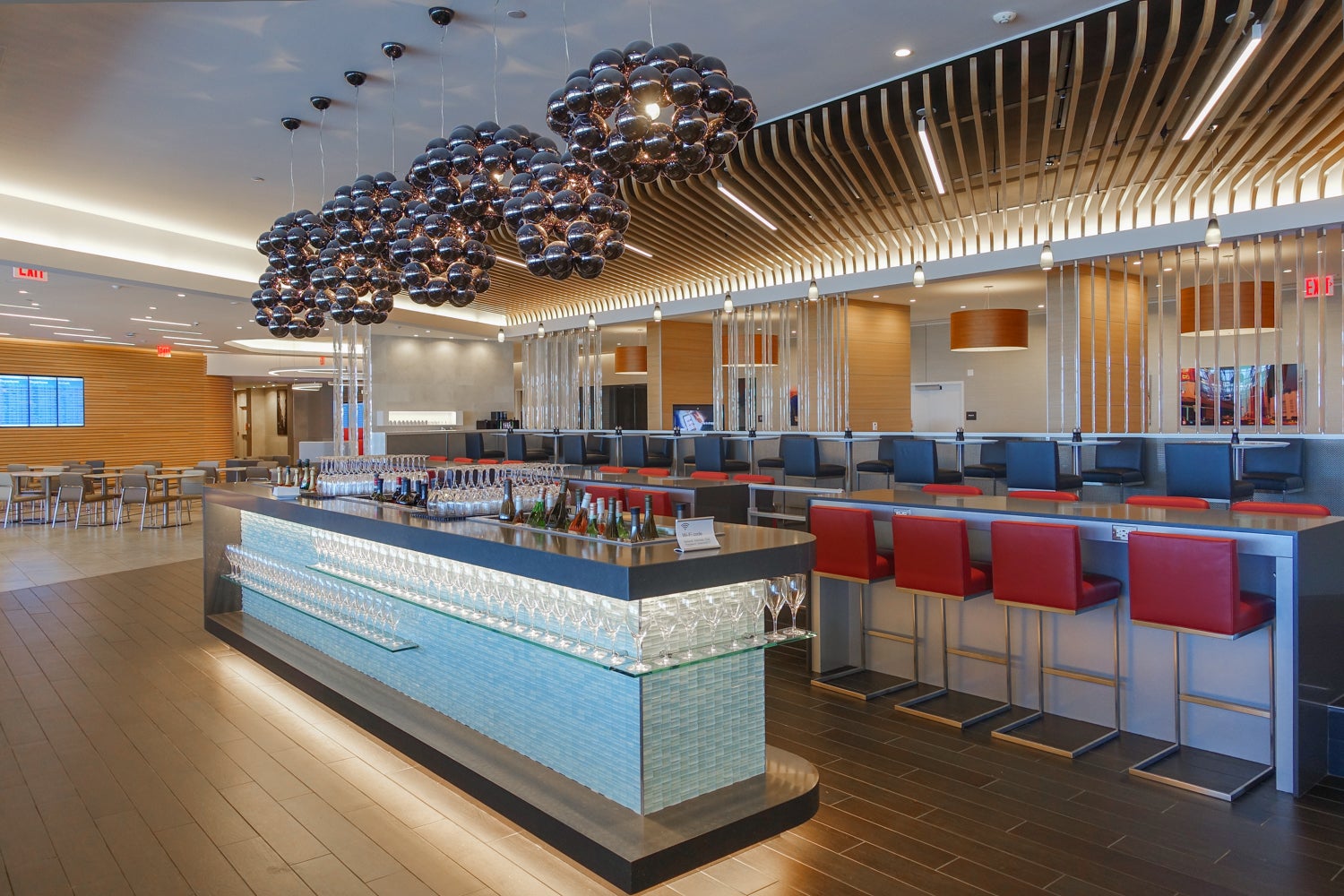Discover the Exclusive Comfort and Amenities of the DFW AA Lounge