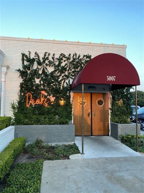 How to Experience the Best Events and Venues for Drake in Dallas TX