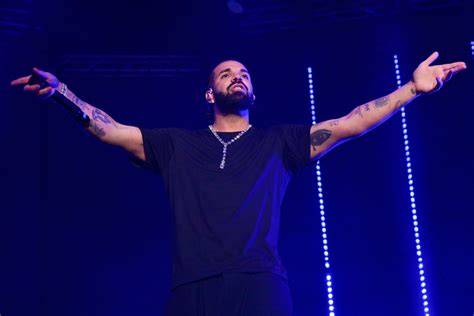Drake Launches It S All A Blur Tour Teases New Album