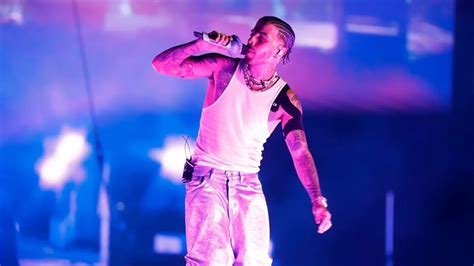 El Detalle De Rauw Alejandro Con Rosal A Al Cantar Amp 39 Beso Amp 39 En Puerto Rico Europa Fm