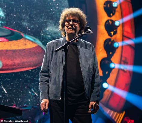 Electric Light Orchestra S Frontman Jeff Lynne Issues An Update After The Band Were Forced To Cancel Their Show In Manchester Daily Mail Online