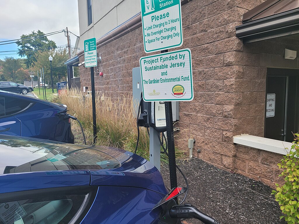 Ev Drivers In 36 States Pay A Surplus Of Fees Each Year Atlas Ev Hub Ev Drivers In 36 States Pay A Surplus Of Fees Each Year Atlas Ev Hub