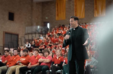 Exclusive Father Mike Schmitz Interview The Priest S Journey And Advice Dons Press