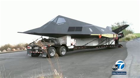 F 117 Nighthawk Stealth Fighter Arrives For Display At Ronald Reagan Presidential Library Abc7 F 117 Nighthawk Stealth Fighter Arrives For Display At Ronald Reagan Presidential Library Abc7