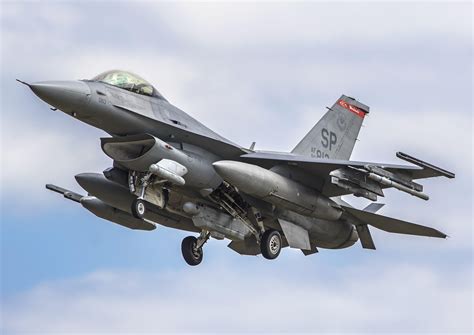 General Dynamics F 16 Fighting Falcon Fly A Jet Fighter