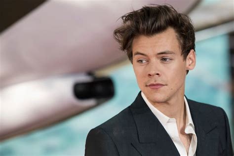Harry Styles Worth How He Earns And Spends His Millions Business Insider