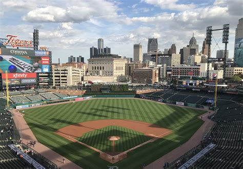 Discover Cozy Hotels Close to Comerica Park with Stunning Downtown Views