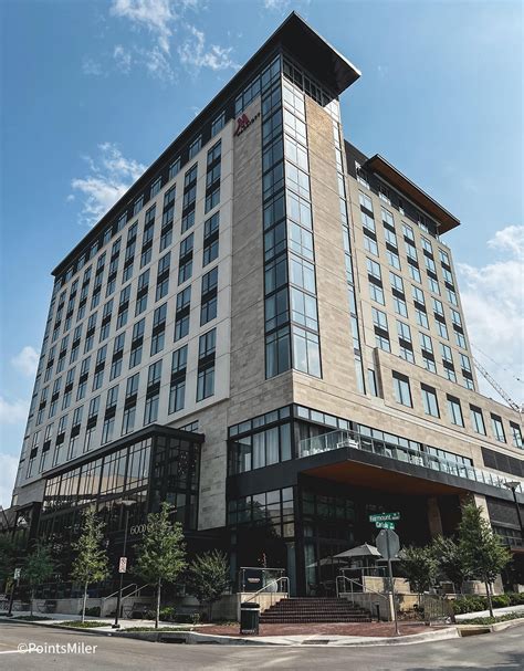 Hotels Uptown Dallas TX vs. Downtown Luxury Hotels: Which Is Better?