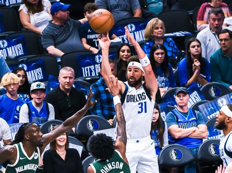 Irving And Thompson Lead Mavericks To Blowout Victory Over Bucks To End Preseason Dallas Hoops Journal Irving And Thompson Lead Mavericks To Blowout Victory Over Bucks To End Preseason Dallas Hoops Journal