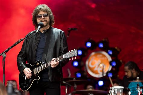 Financial Success of Jeff Lynne's ELO: Analyzing Revenue and Wealth