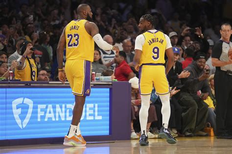 Nba Gumawa Ng Kasaysayan Sina Lebron Bronny James Sa Season Opener Ng Lakers Philippines Times