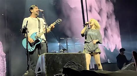 Paramore S Hayley Williams Reunites With Deftones In Nashville