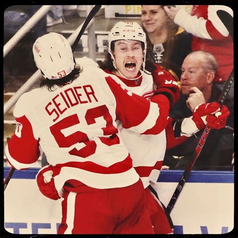 Professional Hockey Yearbook Team Photos Tyler Bertuzzi Nhl Detroit Red Wings Class Of 2013 Professional Hockey Yearbook Team Photos Tyler Bertuzzi Nhl Detroit Red Wings Class Of 2013