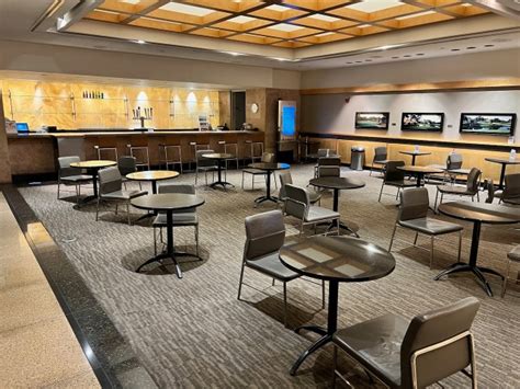 Review American Airlines Admirals Club Terminal C Dallas Fort Worth Usa World Traveller 73