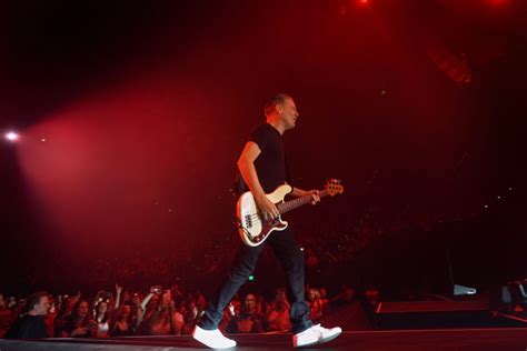 Review Bryan Adams The Perfect Rock Concert Experience Musicaltheatre Au Australian Music And Theatre Reviews