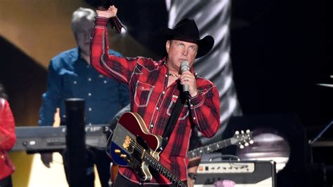 Rise Of Country S Biggest Star A Garth Brooks Timeline