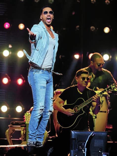 Romeo Santos In Concert Photograph By Ron Dubin Fine Art America