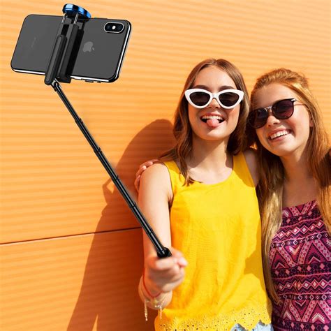What Are the Benefits of Using Selfie Sticks for Your Photos?