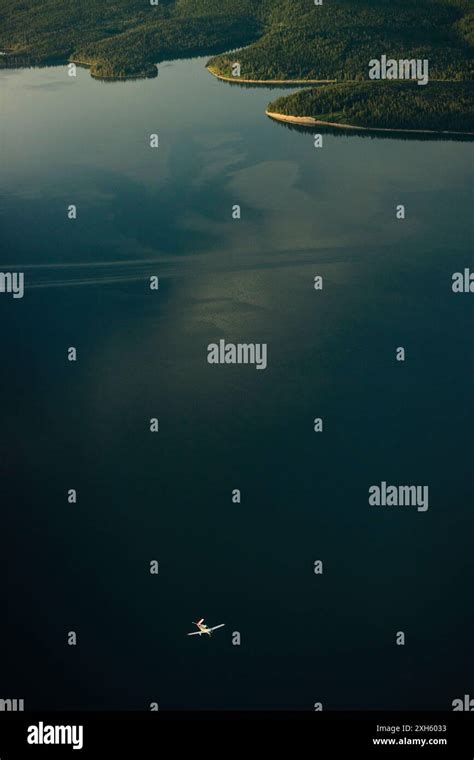 Small Aircraft Over Lake Hi Res Stock Photography And Images Alamy