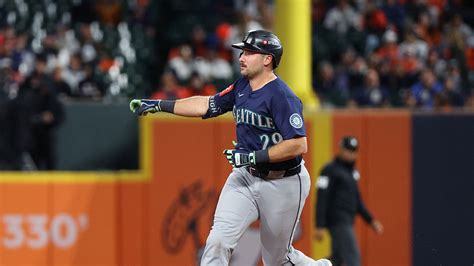 The Big Dumper Gets It Done Seattle Mariners Star Cal Raleigh Breaks The Record For Most Home Runs By A Switch Hitter The Big Dumper Just Keeps On