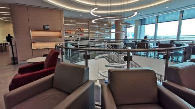 The Difference Between Aa Admirals Club Flagship Lounge Point Hacks