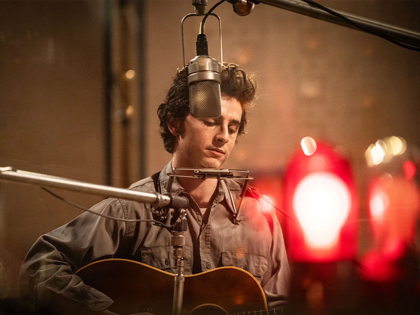 The Real Story Behind A Complete Unknown And Bob Dylan S Early Career From His Arrival In New York City To When He Went Electric