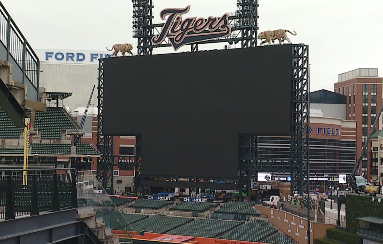 The Script Tigers Atop The Scoreboard Has Been Replaced With A Comerica Logo R Motorcitykitties