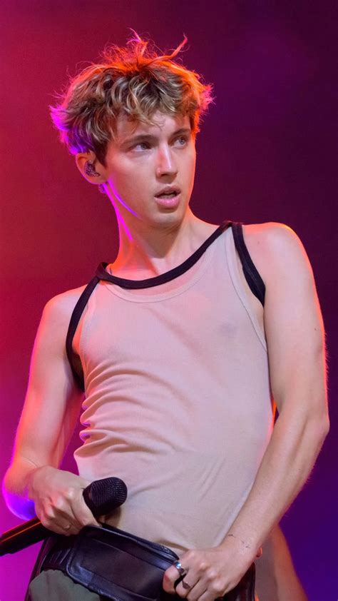 Troye Sivan S Australian Tour 2024 Dates Amp Tickets Elle