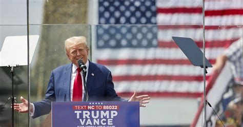 Trump Returns To Outdoor Rallies Now Surrounded By Bulletproof Glass Cbs News