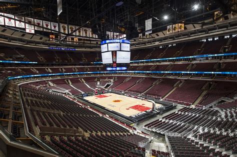 What Is the Current United Center Capacity and How Has It Changed?