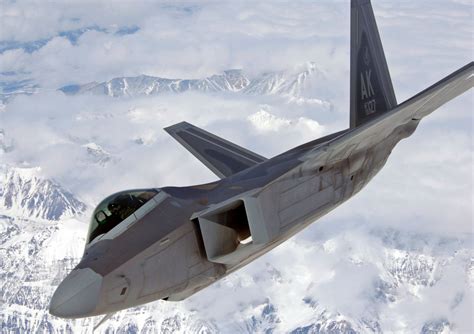 Unstealthed This Is How Easily The F 22 Can Lose Its Radar Absorbing Coating The National Interest