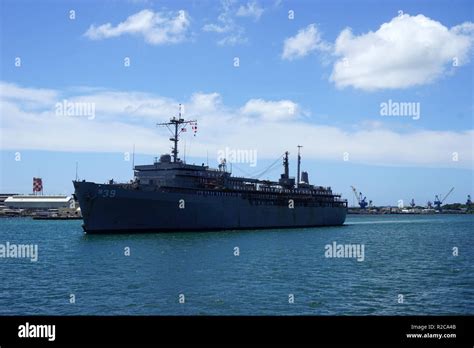 Us Naval Vessel Uss Emory S Land Entering Pearl Harbor Naval Base Stock Photo Alamy Us Naval Vessel Uss Emory S Land Entering Pearl Harbor Naval Base Stock Photo Alamy