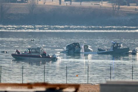 What We Know About The American Airlines Plane And Army Helicopter Crash Over D C S Potomac River Cbs News