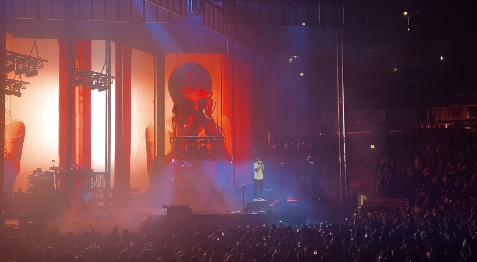 With A Sold Out Show At United Center Deftones Are Bigger Than They Ve Ever Been